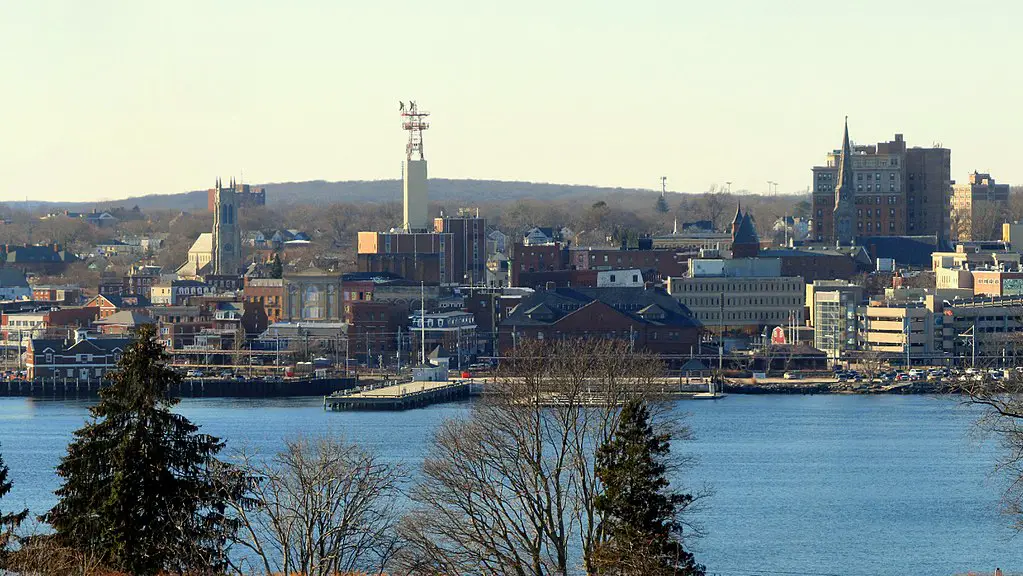 New London Connecticut skyline