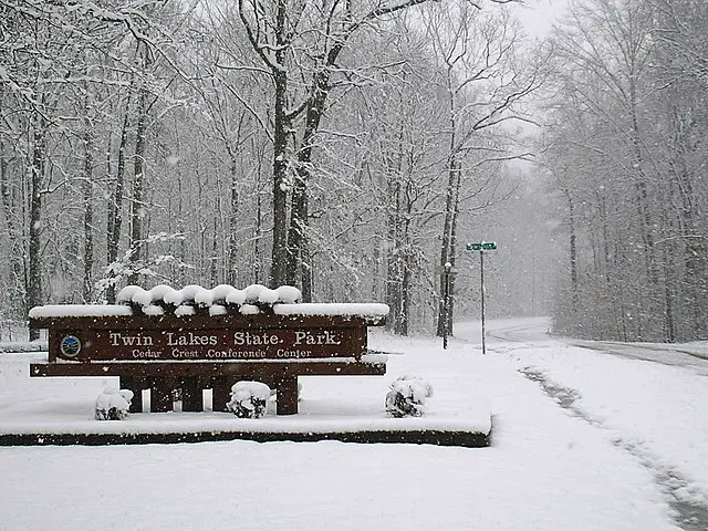 Twin Lakes State Park